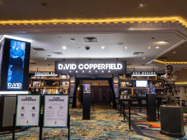 LAS VEGAS, 21 AĞUSTOS 2024: Las Vegas 'taki MGM Grand' da David Copperfield Tiyatrosu Girişi, ünlü sihirbazlar gösterisinin tanıtımı. David Copperfield Amerikalı bir sahne sihirbazı.