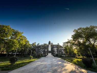 Sırbistan 'ın tarihi mirasını anan Avijaticarski Parkı, Zemun, Belgrad' da Düşen Ulusal Devrimin Savaşçıları Anıtı (Spomenik palim borcima)