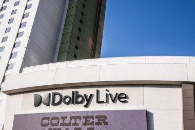 LAS VEGAS, 21 AĞUSTOS 2024: Park MGM, Las Vegas 'taki Dolby Live Las Vegas' ın oval faade 'inin günışığı, modern cam deri ve imzalı işitsel teknoloji markalarını vurguluyor