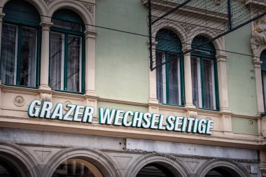 GRAZ, AUSTRIA - 17 Aralık 2024: Graz 'daki ofislerinde Grazer Wechselseitige işareti (GRAWE). Grawe ya da Grazer Wechselseitige Avusturya 'nın en büyük sigorta şirketlerinden biridir..