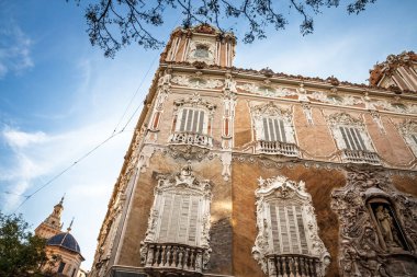 Valencia, İspanya 'daki Palacio del Marques de Dos Aguas, Rococo mimarisi, detaylı kaymaktaşı oymaları ve heykelleri. Şimdi Gonzalez Marta Ulusal Seramik ve Dekoratif Sanatlar Müzesi..