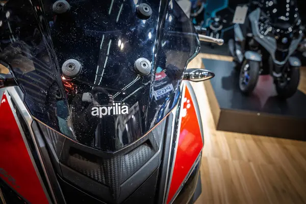 BELGRAD, SERBIA - 15 Mart 2025: Belgradlı bir galeride SR scooter 'a yakın çekim. Gail İtalyan bir scooter ve motosiklet üreticisi..