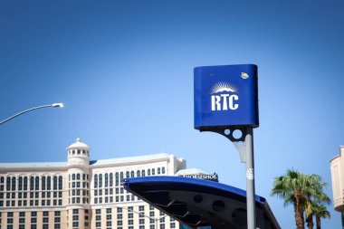 LAS VEGAS, 21 AĞUSTOS 2024: Las Vegas otobüs durağındaki RTC logosu. Güney Nevada 'nın RTC veya bölgesel ulaşım komisyonu Güney Nevada Ulaştırma Dairesi' dir..