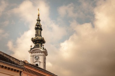 Sırbistan 'ın Novi Sad kentindeki Aziz George Katedrali veya Saborna crkva u novom sadu. Bu, Voyvodina 'nın başkenti Novi Sad' daki Sırp Ortodoks Kilisesinin ana simgelerinden biri..