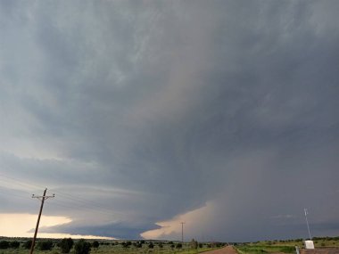 Kasırga üreten bir mezoklon Kim, Colorado 'ya doğru yavaşça ilerliyor..