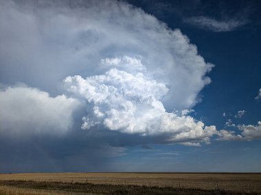 Stratton, Colorado yakınlarında yüksek tabanlı süper hücre fırtınası.