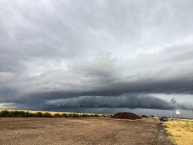 Teksas / New Mexico sınırında büyük raf bulutu.