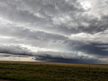 Doğu Colorado 'da bir iskelet raf bulutu.
