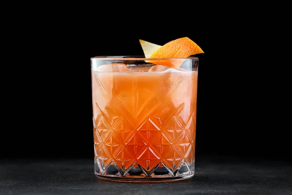 Alkoholischer Cocktail Mit Whiskey Und Eis Einem Altmodischen Glas Auf — Stockfoto