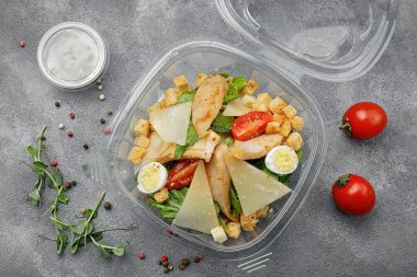 Restoran Kaliteli Sezar Salatası Teslimat veya Paket Paket