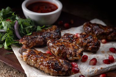 BBQ Domuz Pirzolası Kaburga Şişleri, Twist, Bitkiler ve Lavaş