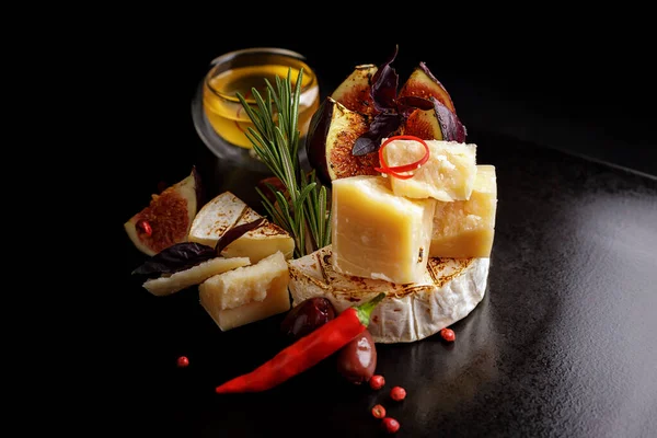 Ncir Ballı Nefis Bir Peynir Meyve Tahtası — Stok fotoğraf