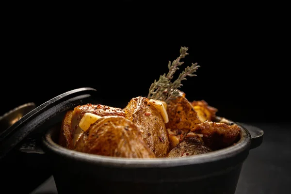 Gefrituurde Aardappel Met Een Hartige Mix Van Knoflook Specerijen Een — Stockfoto