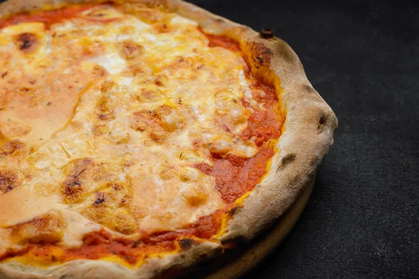 Pizza Queso Horno Con Salsa Tomate Pizza Leña —  Fotos de Stock