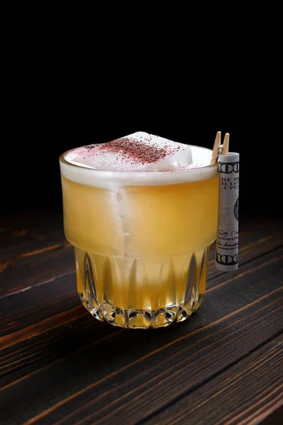 Whiskey Cocktail Een Whiskey Glas Met Ijs Decoraties Een Donkere — Stockfoto