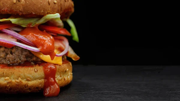 Burger Beef Tomato Lettuce Cheese Ketchup Onion Black Background Place — 스톡 사진