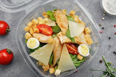 Restoran Kaliteli Sezar Salatası Teslimat veya Paket Paket