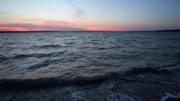 Прекрасный Закат Берегу Реки — стоковое видео