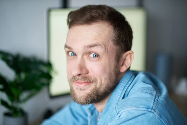 Cute Bearded Portrait Caucasian Male Freelance Software Engineer Sitting Working — Stock Photo, Image
