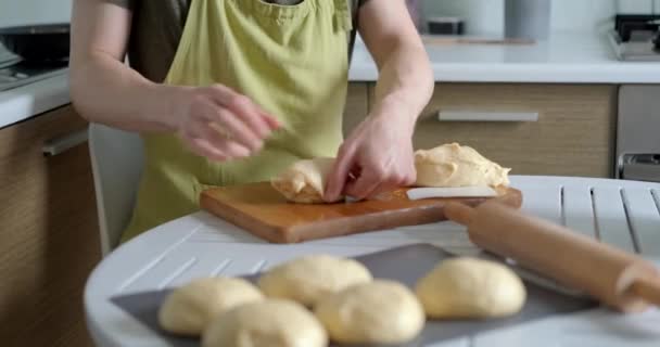 Zelfgemaakt Bakken Thuis Werken Keuken Concept Mannelijke Chef Kok Bakker — Stockvideo