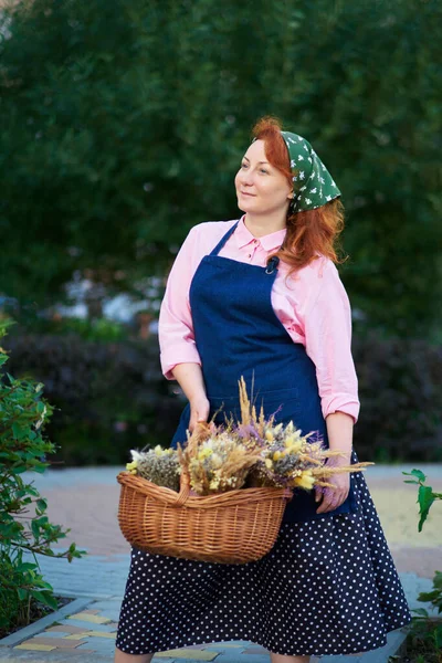 Farm Woman Apron Basket Dried Flowers Outdoor Village Life Florist — Stock Photo, Image