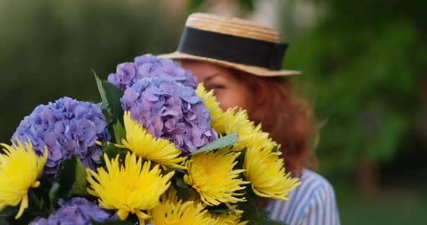 Red Haired Woman Smiling Holding Bouquet Blue Hydrangea Background Green — Stock Video