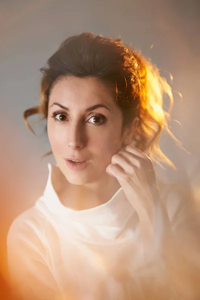 Κοντινό Γυναικείο Πορτραίτο Συναισθηματική Εμφάνιση Νεαρή Καυκάσια Γυναίκα Όμορφα Μαλλιά — Φωτογραφία Αρχείου