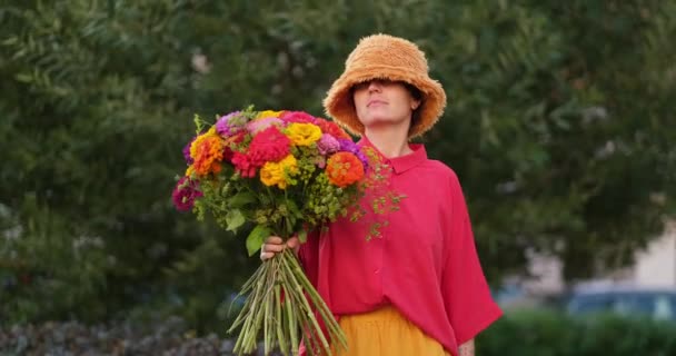 Making Funny Gesture Flower Bouquet Woman Panama Hat Holding Bouquet — Stock Video