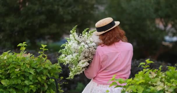 Woman Pink Shirt Holding Bouquet White Flowers Background Green Garden — Stock Video