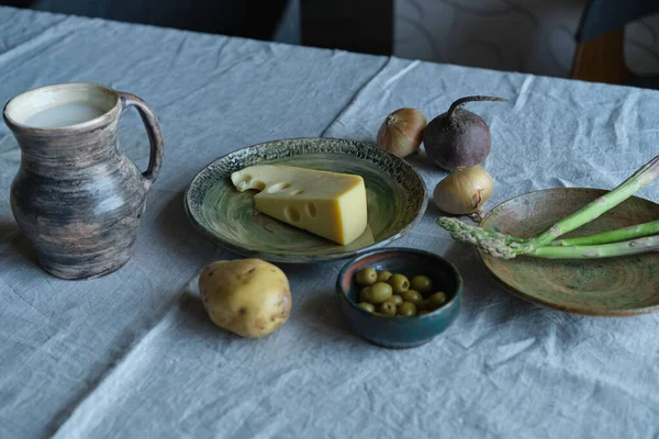 Zabytkowy Zestaw Ceramiki Gospodarstwem Zdrowej Żywności Ser Mleko Chleb Jajka — Zdjęcie stockowe