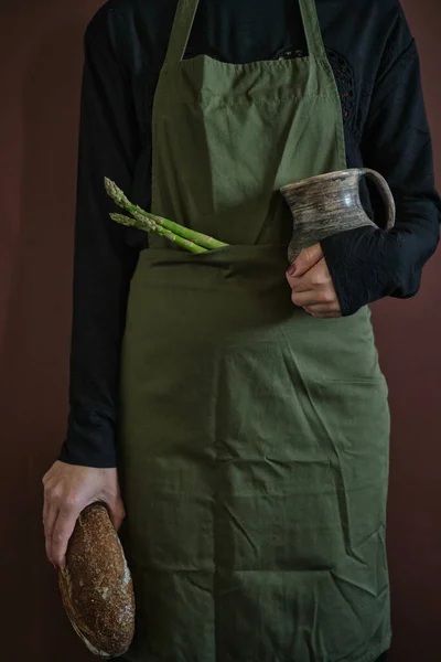 Young Woman Apron Holding Bread Pottery Vintage Kinfolk Concept Low — Stock Photo, Image