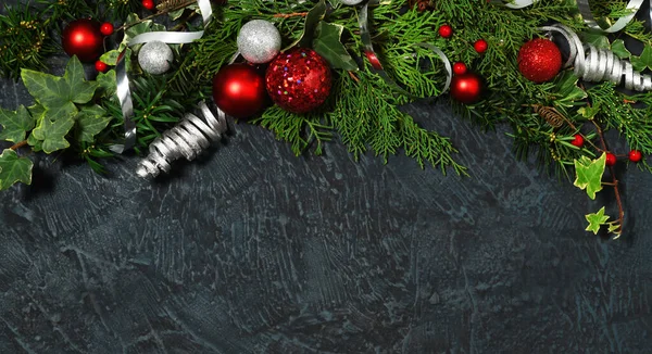 Weihnachtsschmuck Auf Dunkelblauem Hintergrund — Stockfoto