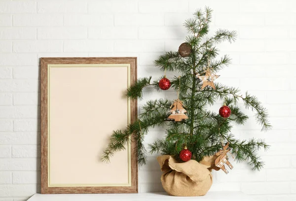ヴィンテージ松クリスマスツリーと画像フレーム — ストック写真