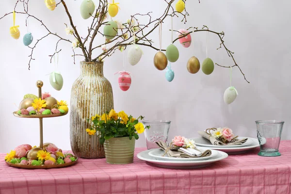 Geschmückter Tisch Zur Osterfeier — Stockfoto