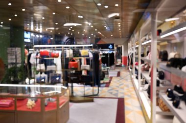 Moda mağazası gösterileri, bulanık arkaplan