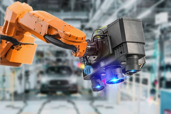 汽车制造厂背景下机器人臂工业三维激光扫描仪 汽车技术的开发和生产 自动化机器人臂装配线制造 — 图库照片#