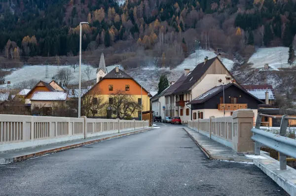 Küçük İtalyan alp köyü San Leopoldo, Friuli bölgesindeki Pontebba köyü.