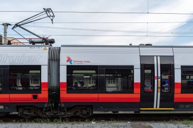 Klagenfurt, Avusturya (17 Ağustos 2024) - Avusturyalı demiryolu şirketi OBB 'nin TSW 4 4024' ü