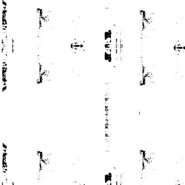 Soyut siyah-beyaz vektör arkaplanı. Çatlak, leke ve noktalarda kirli desenli tek renkli klasik yüzey. Karanlık korku tarzında eski bir duvar.