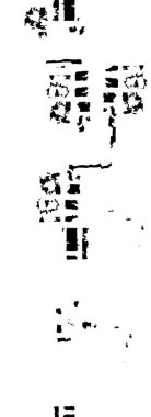 Grunge üst üste biniyor. Soyut siyah-beyaz vektör arkaplanı. Çatlak, leke ve noktalarda kirli desenli tek renkli klasik yüzey. Karanlık korku tarzında eski bir duvar.