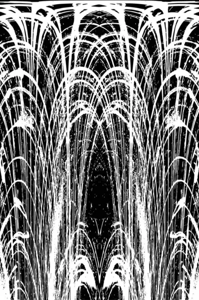 Grunge dikey olarak simetrik siyah beyaz doku. Tek renkli yıpranmış kaplama deseni. 