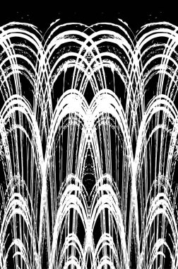 Grunge dikey olarak simetrik siyah beyaz doku. Tek renkli yıpranmış kaplama deseni. 