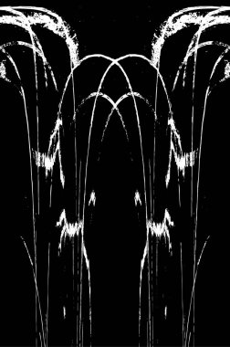 Grunge dikey olarak simetrik siyah beyaz doku. Tek renkli yıpranmış kaplama deseni. 