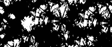 Grunge üst üste biniyor. Soyut siyah-beyaz vektör arkaplanı. Çatlak, leke ve noktalarda kirli desenli tek renkli klasik yüzey. Karanlık korku tarzında eski bir duvar.