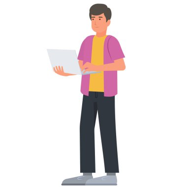 Genç adam dizüstü bilgisayarını tutuyor ve ayakta duruyor.