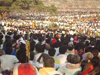  Festivalde Hint croud 'u, festival alanında büyük bir kalabalık görülebilir.