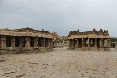 Karnataka tapınağı, Karnataka heykeli, Karnataka turistik yerleri, taş tapınak, Hindistan
