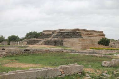 Karnataka tapınağı, Karnataka heykeli, Karnataka turistik yerleri, taş tapınak, Hindistan