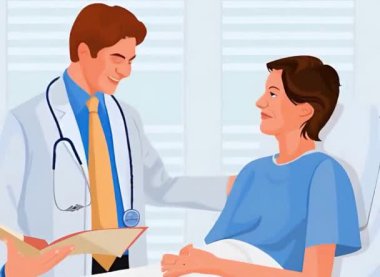 Doktor hastayla konuşuyor.