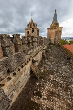 Portekiz 'de antik bir Evora şehrinin sokak manzarası
